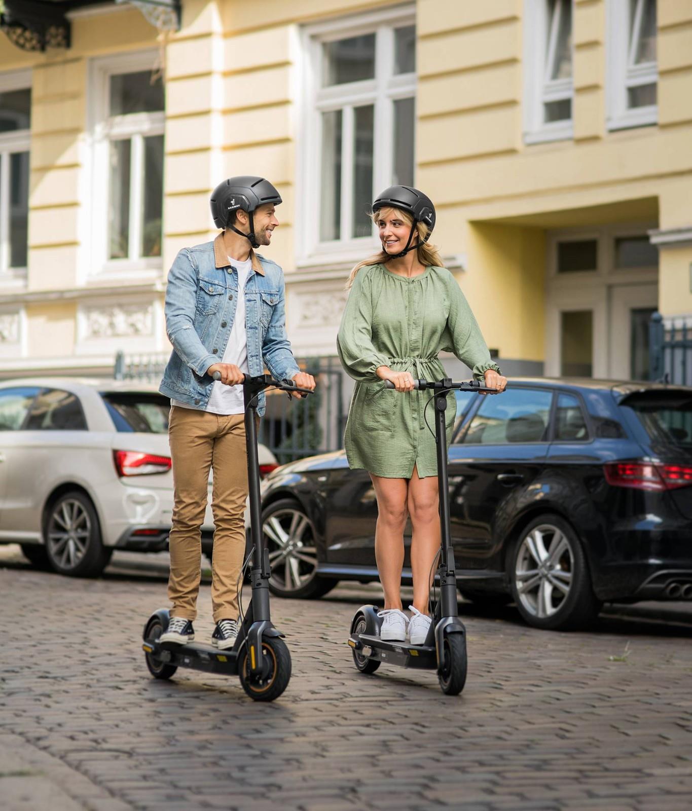 Ninebot KickScooter MAX G30 10 Tire Foldable Electric Scooter 350W Motor 15,3Ah Battery (EU Version)